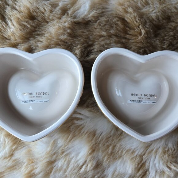 NWT VERY VERY RARE Henri Bendel Set of 2 Red Heart Dog Bowls  NWT VERY VERY RARE Henri Bendel Set of 2 Red Heart Dog Bowls